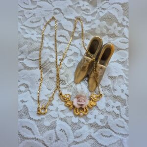 Vintage Avon Elegant Goldtone and Pink Floral Necklace